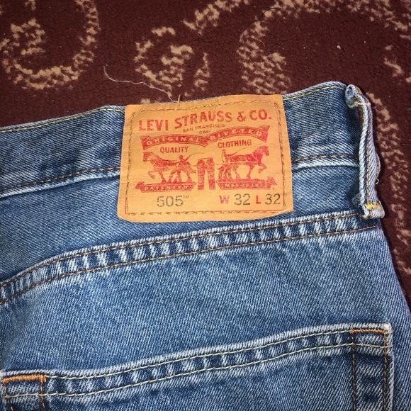 Classic Blue Levi’s Denim Jeans- 505 -32 by 32 worn a few times. - Picture 11 of 11